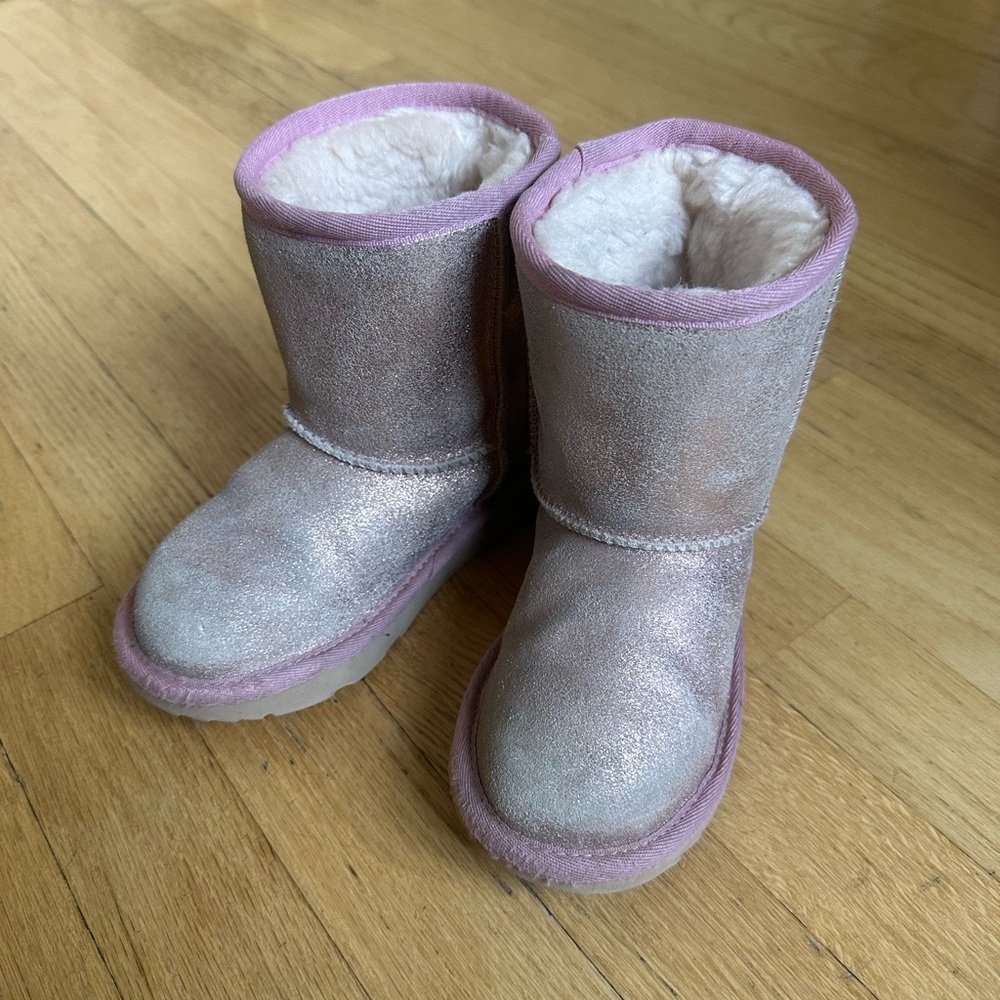 Kids Ugg Boots, size USA 11, light pink w/ sparkles